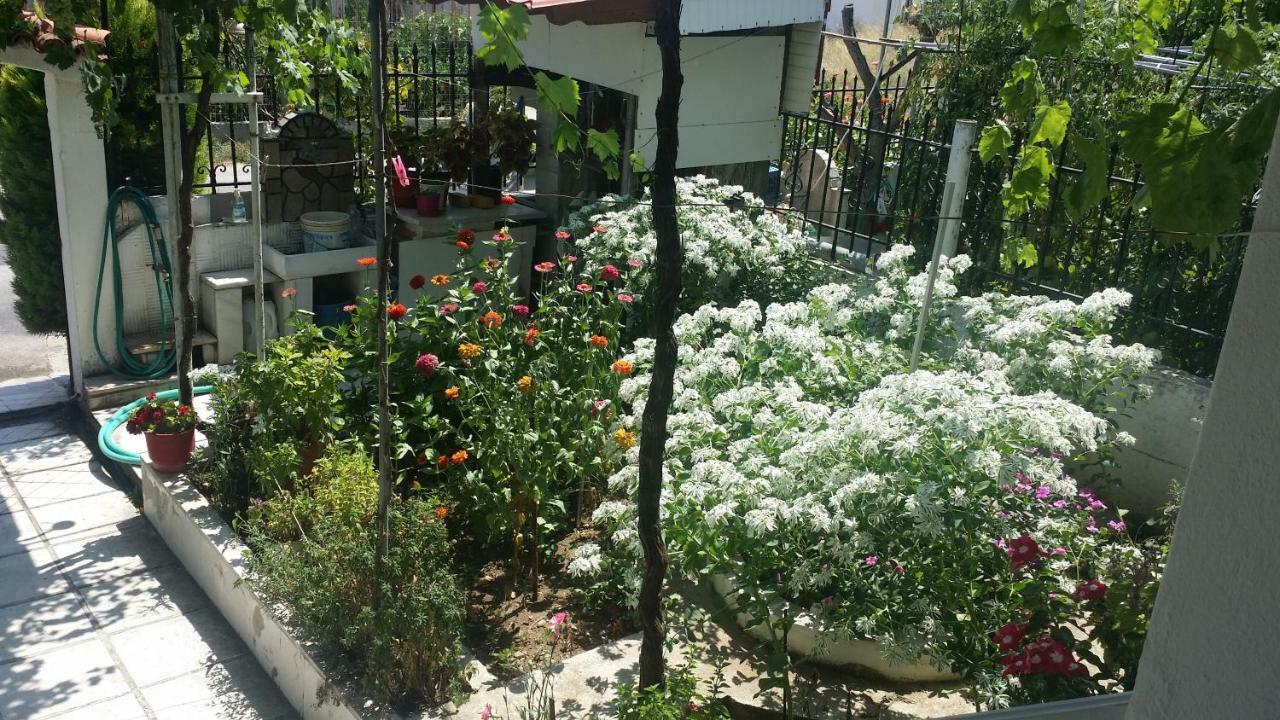 Grigorios Apartments Nea Vrasna Exterior foto