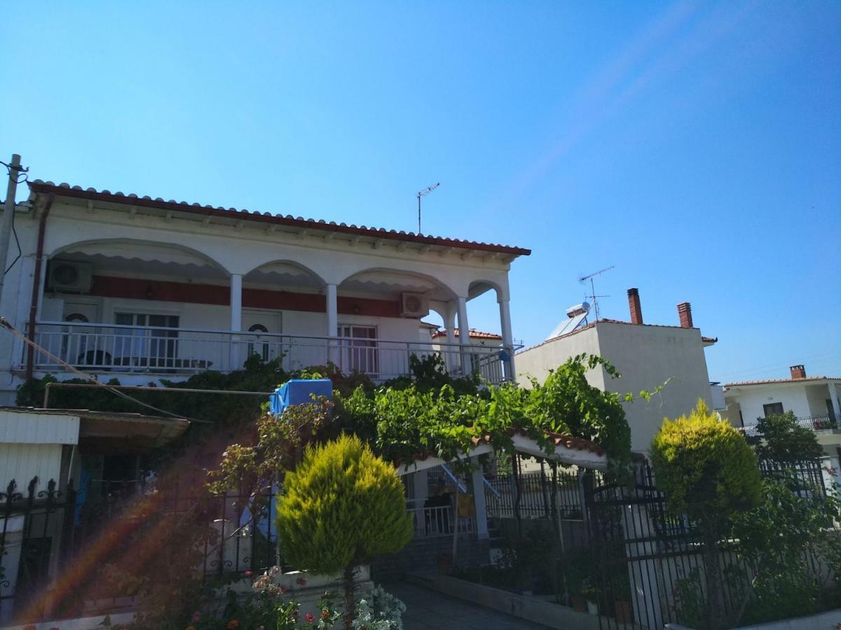 Grigorios Apartments Nea Vrasna Exterior foto