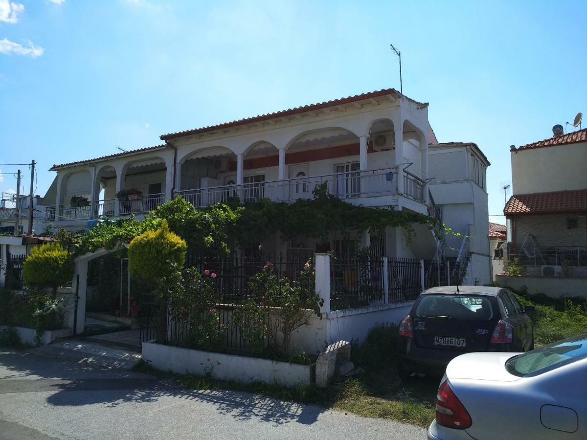 Grigorios Apartments Nea Vrasna Exterior foto