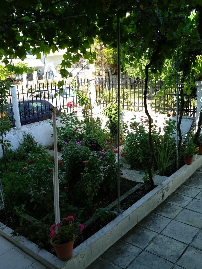 Grigorios Apartments Nea Vrasna Exterior foto