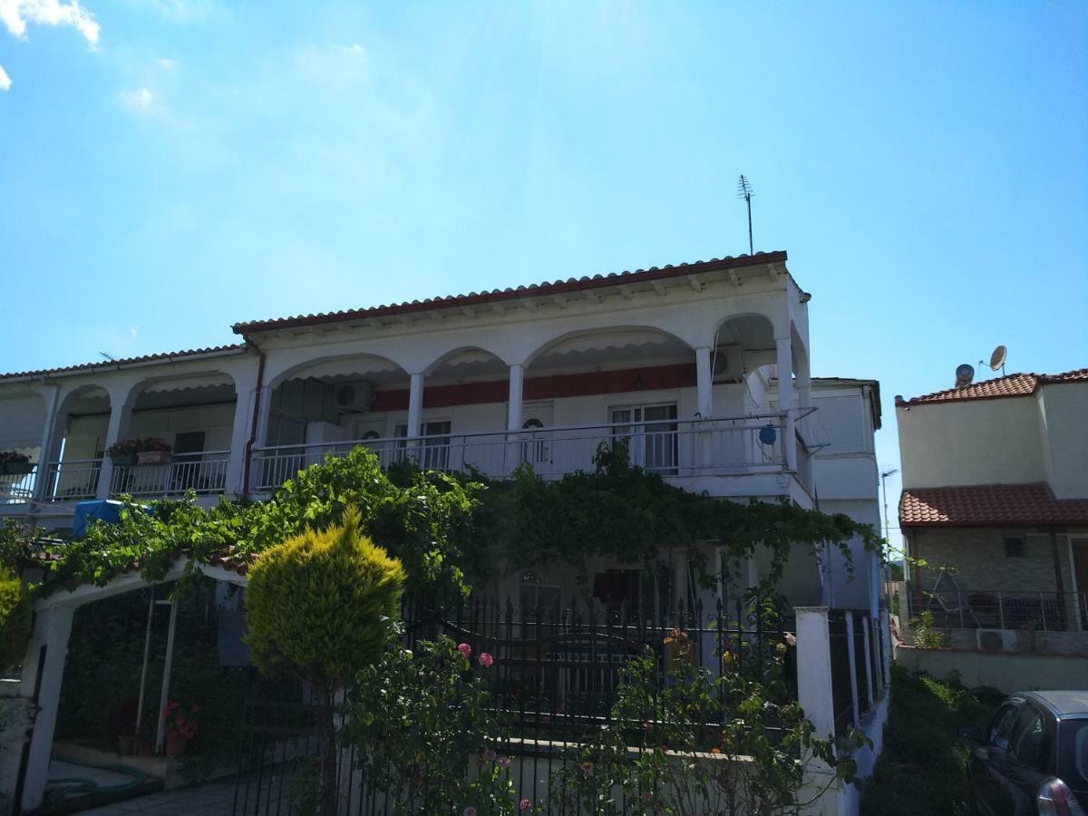 Grigorios Apartments Nea Vrasna Exterior foto